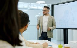 How Vehicle Transport Services Handle Long-Distance Moves