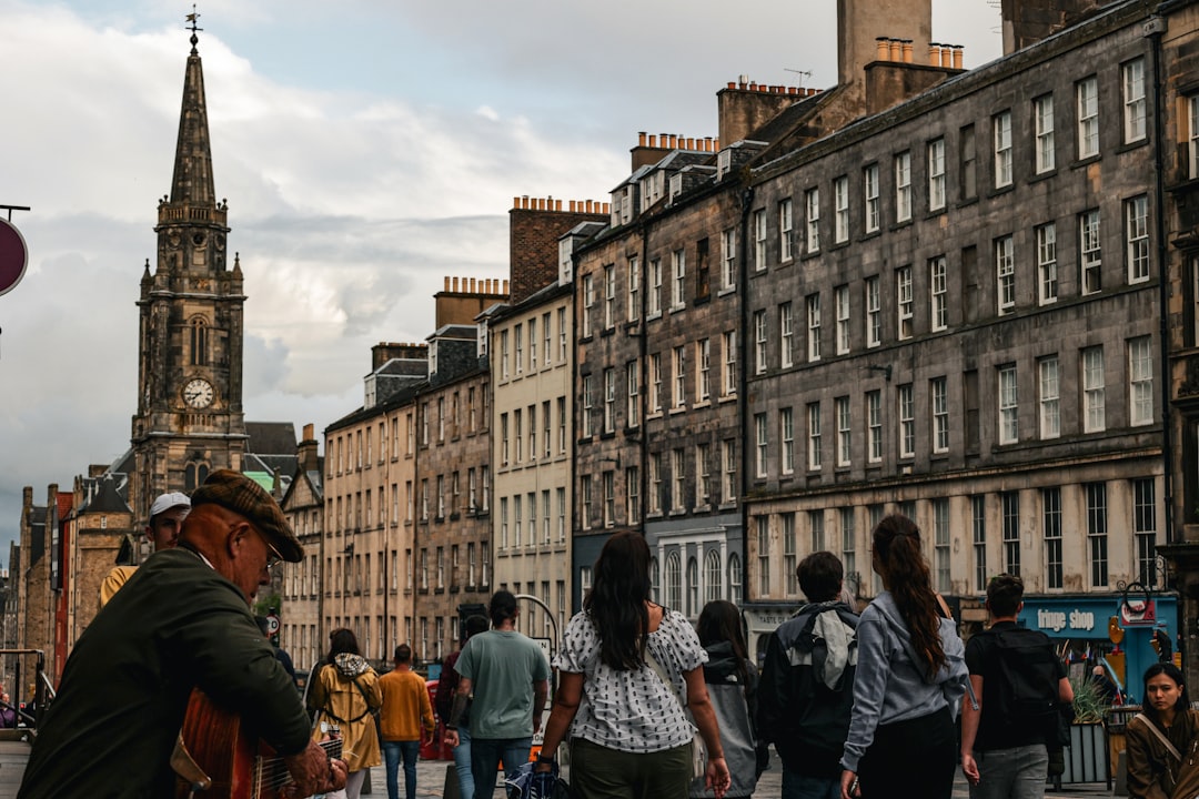 Storing Bags in Edinburgh: Smart Travel Tips for a Stress-Free UK City Experience