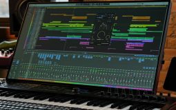 DJ Software Platforms Like Virtual DJ For Live Mixing