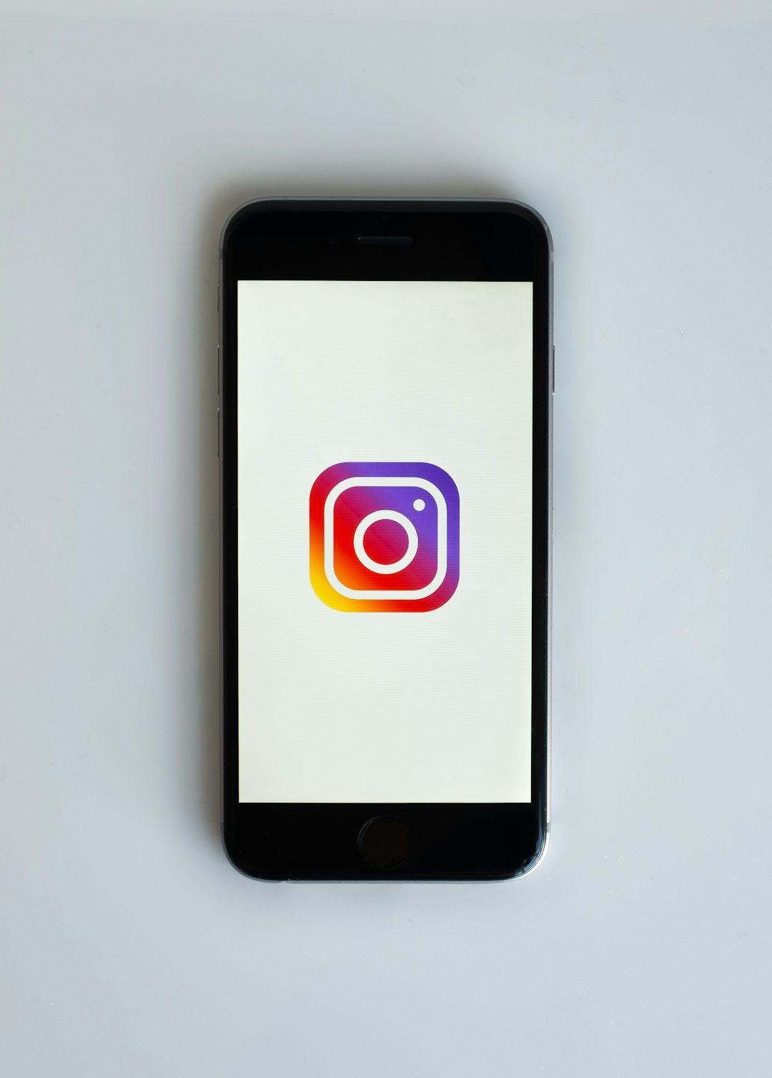 Does Instagram Still Use Hashtags in 2026? How Hashtag Discovery Fits Into Modern Instagram Strategy